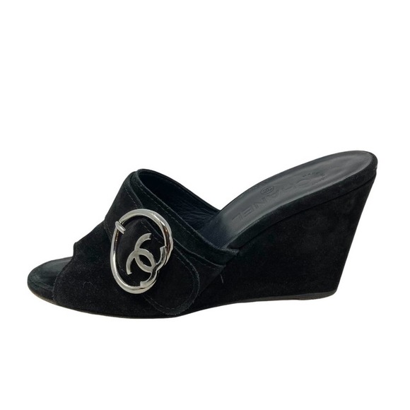 CHANEL Black Suede Heart Buckle Open Toe Wedge SINGLE LEFT SHOE - Size 9.5 - Picture 2 of 11